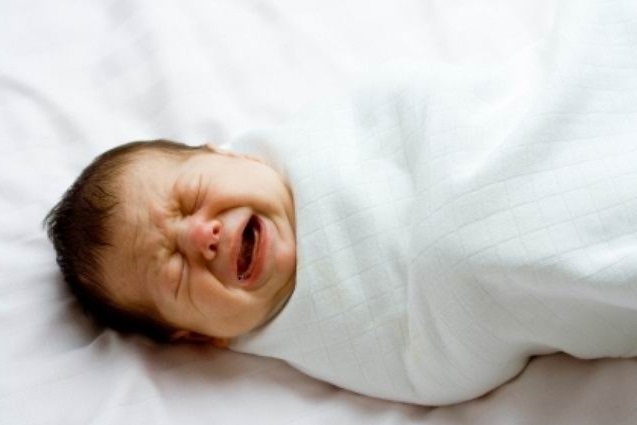 Пеленание ‒ один из способов успокоить плачущего младенца