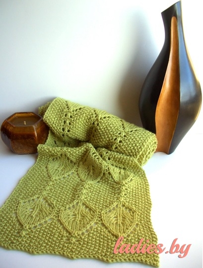 Оливковый шарф с ажурными 