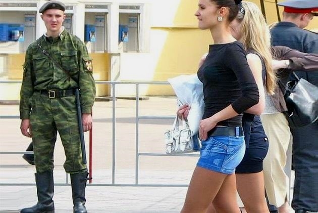 Девушка и солдат