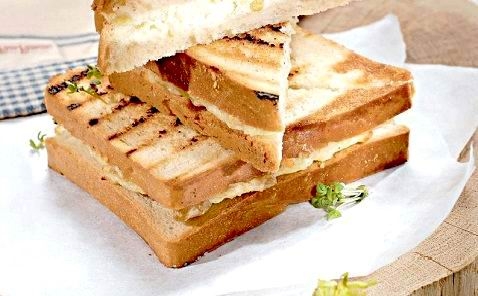 Сэндвич с творогом, финиками и орехами (рецепт-1)