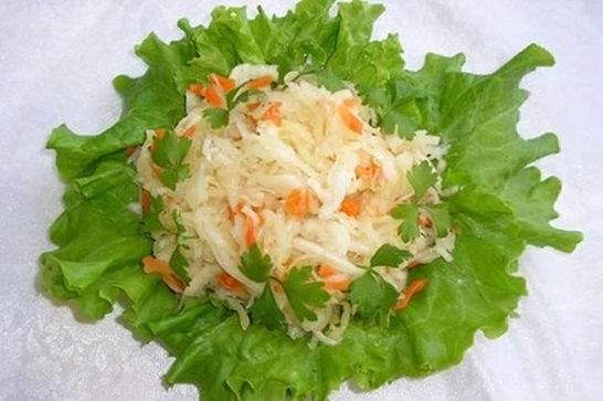Салат из квашеной капусты (рецепты с фото)