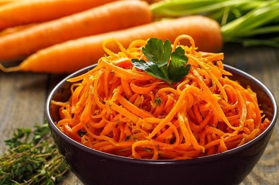 Салат из моркови ‒ это вкусно и полезно (рецепты с фото)