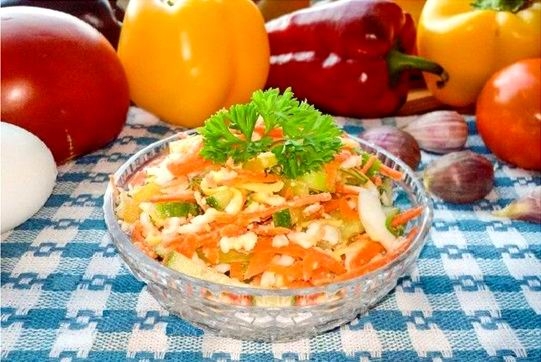 Салат из моркови с огурцом и сладким перцем (рецепт-5)