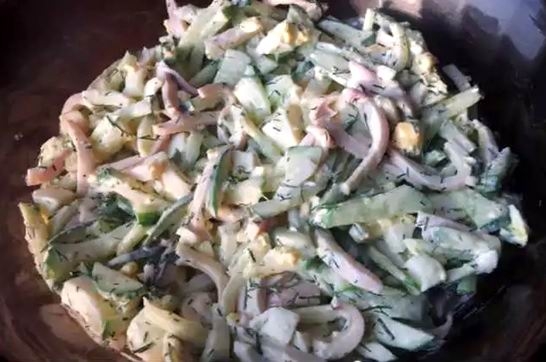 Салат с кальмаром, яйцом и огурцом (рецепт-3)