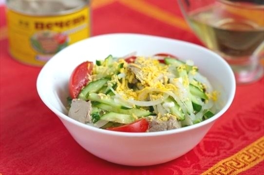 Салат из печени минтая с помидором и огурцом (рецепт-3)