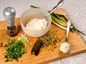Сметанный соус с хреном и огурцом (рецепт-4)